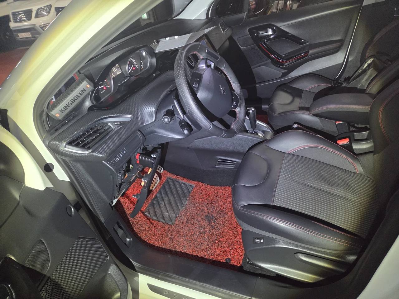 Peugeout 208 1.6 BlueHDi GT Line 4