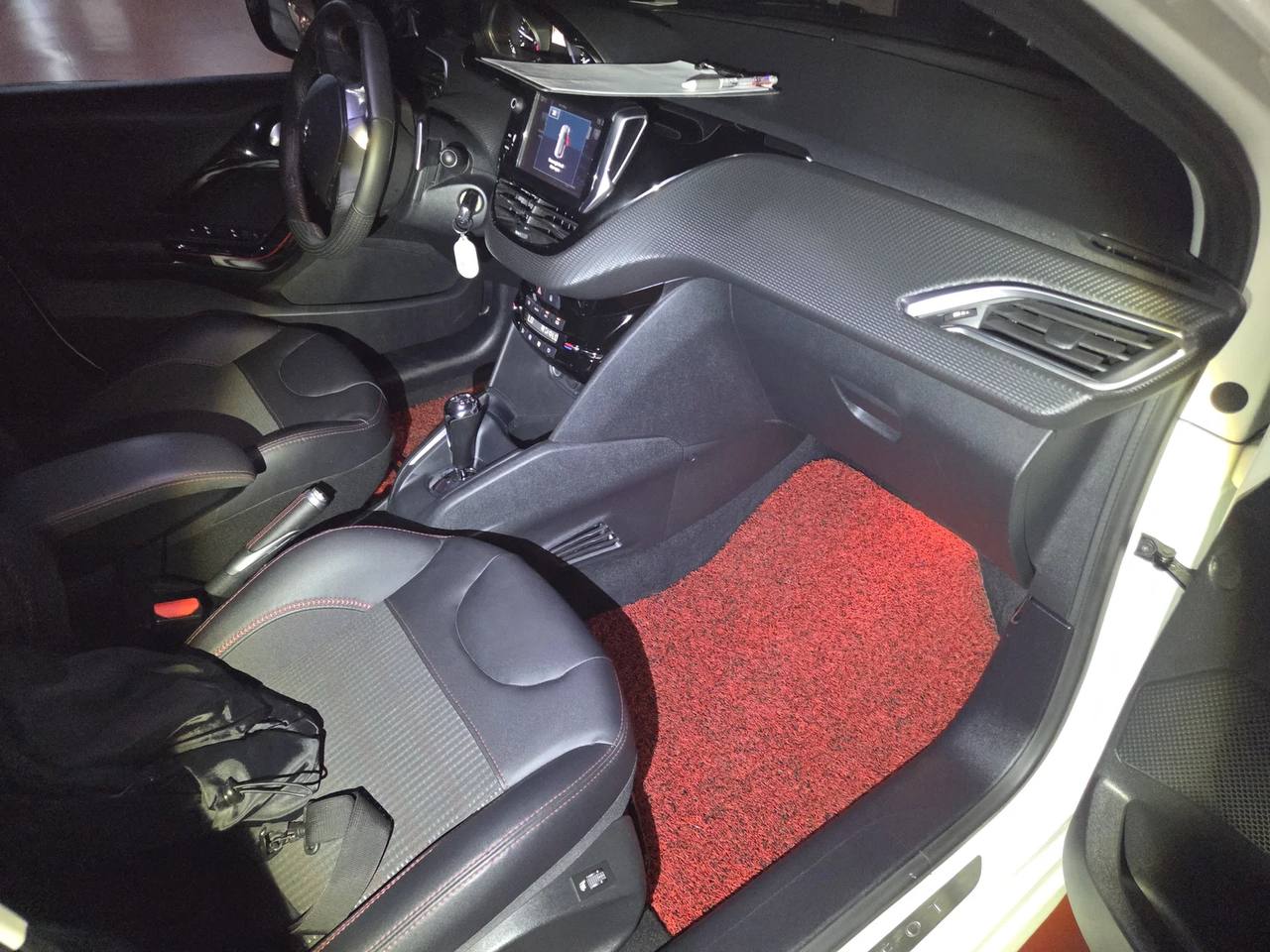 Peugeout 208 1.6 BlueHDi GT Line 5